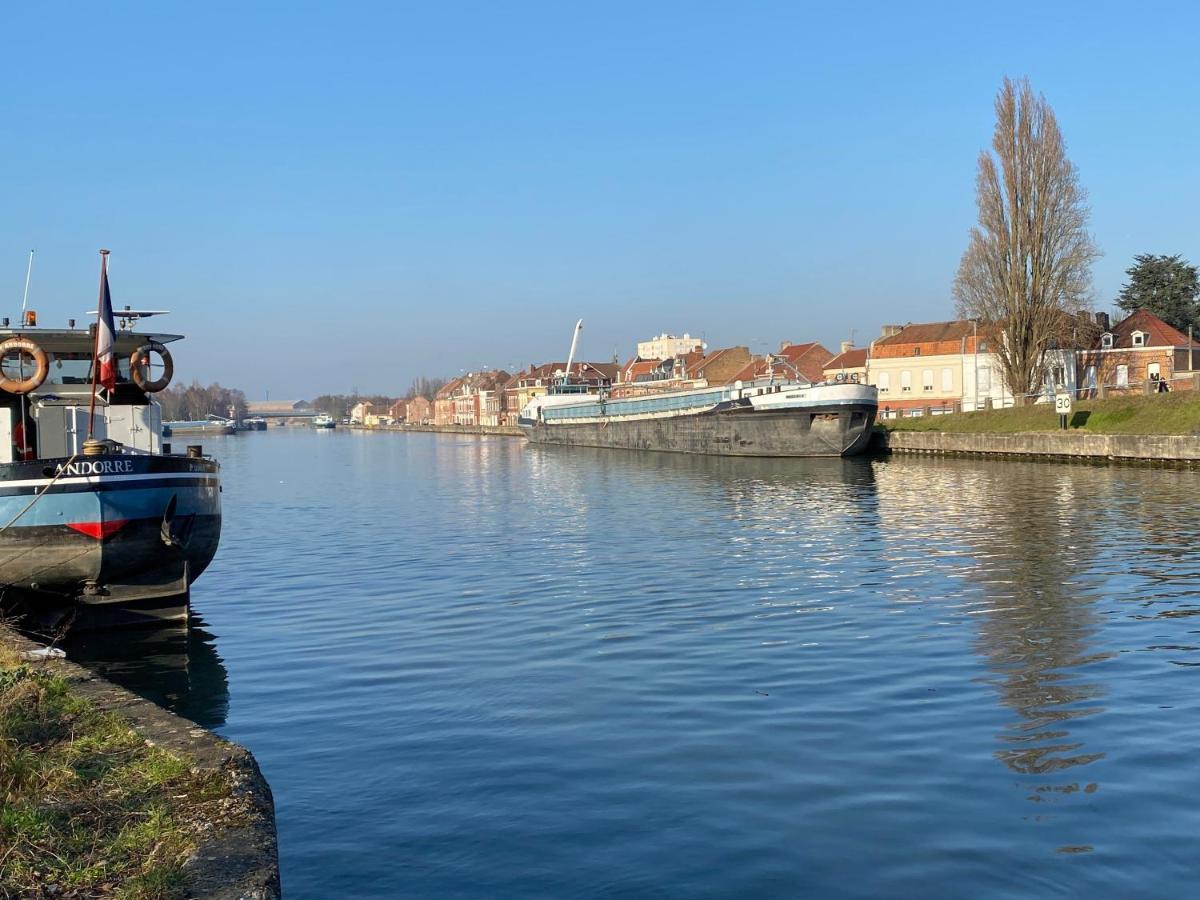 Peniche "Louise Michel" Sejournez Dans L'Appartement Du Capitaine, Offrez Vous Une Experience Inoubliable Au Fil De L'Eau Douai Exterior photo